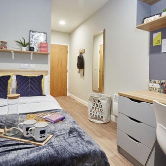 Bronze En Suite - Image 1